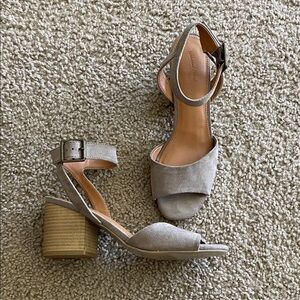 Universal Thread Gray Block Heel Sandals